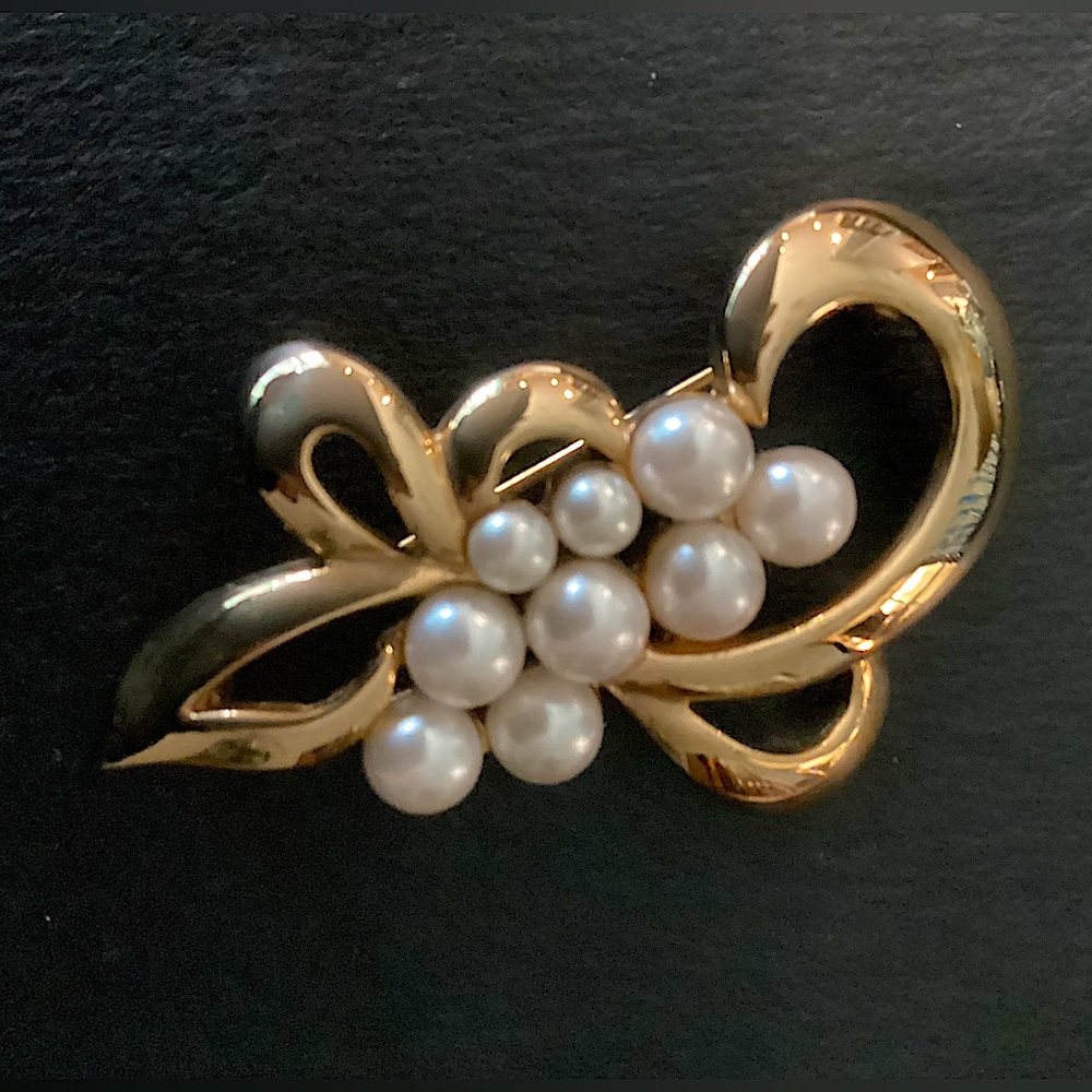 Vintage Napier Pearl and Gold Pin